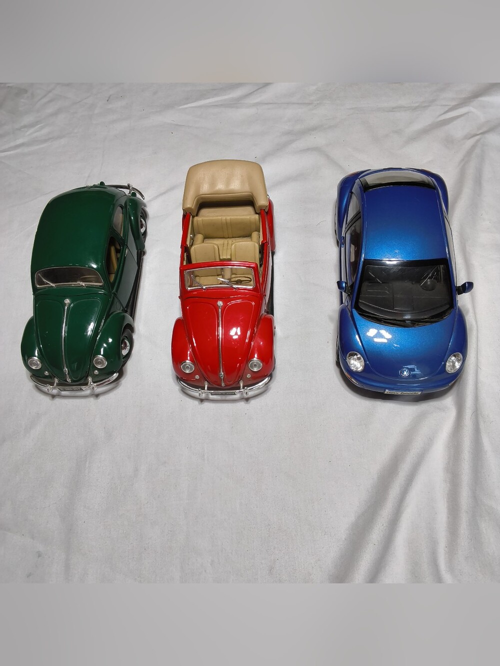 Lot of 3 Maisto 1:18 Volkswagen Beetle Models - Classic, Convertible, New Beetle